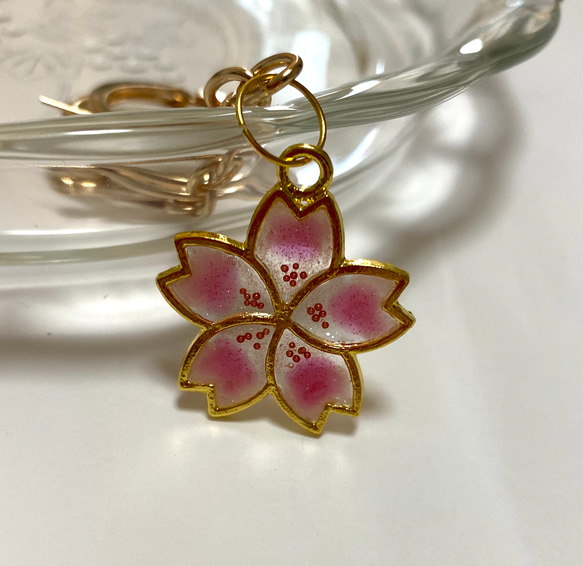 ハンドメイド　UVレジン　桜　春のキーホルダー 4枚目の画像