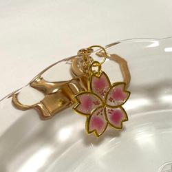 ハンドメイド　UVレジン　桜　春のキーホルダー 5枚目の画像