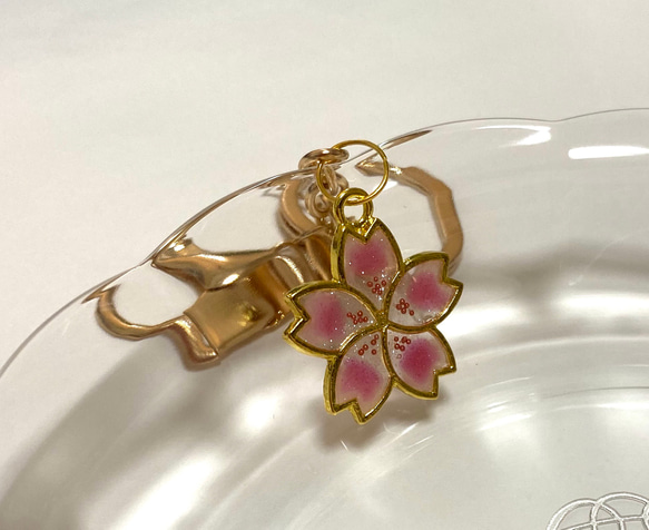 ハンドメイド　UVレジン　桜　春のキーホルダー 5枚目の画像