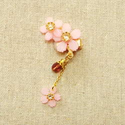 桜のイヤーカフ 2枚目の画像