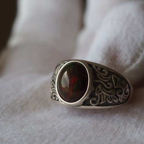 幅広のブラックオパールリング