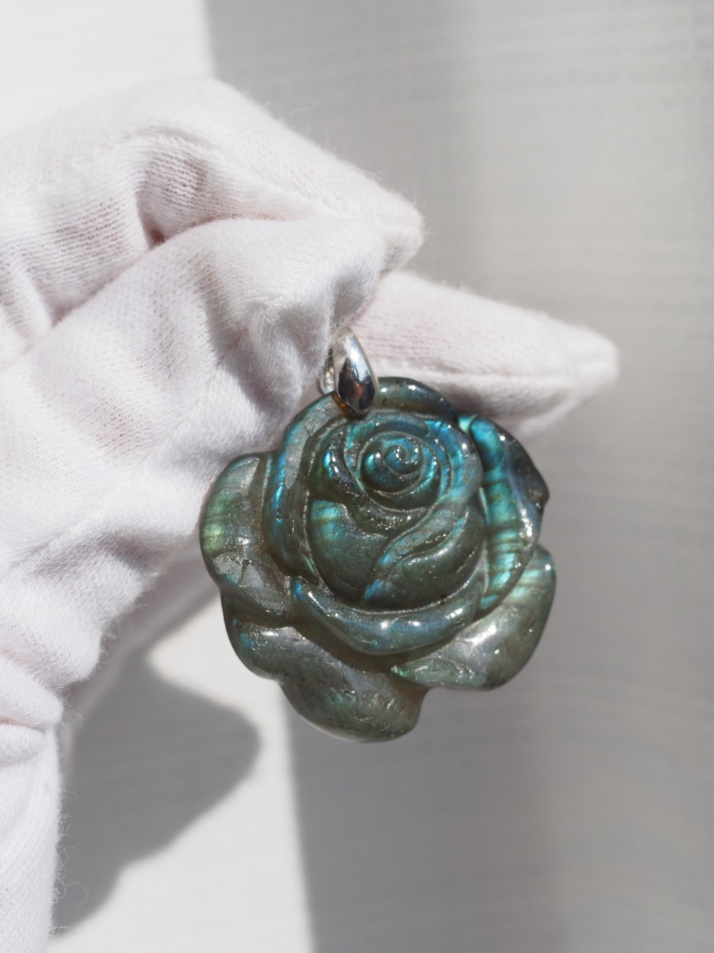 再販３　ラブラドライト3４　薔薇彫り 　ペンダントトップ❀