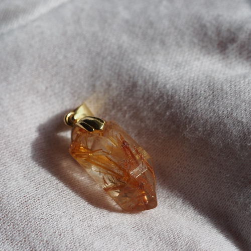 ゴールデンルチルクォーツ22 S925GP 原石系六角ペンダントトップ