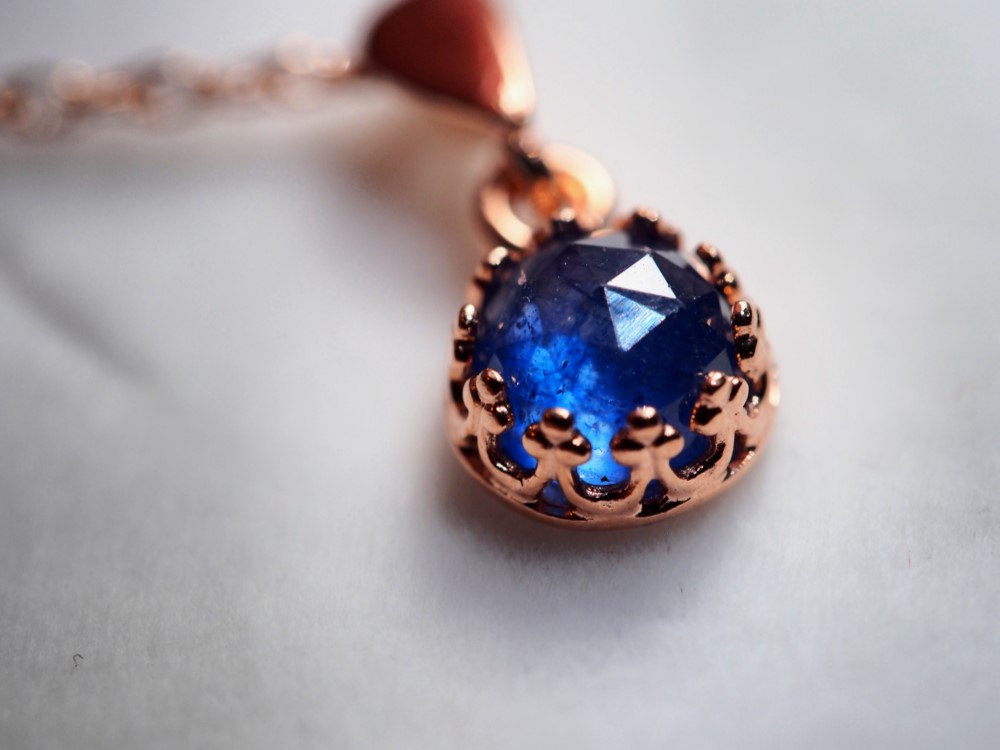 サファイア６　K24GP・JBBクラウン ローズゴールドペンダントトップ❀