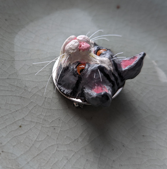 ブチギレ子猫のブローチ 4枚目の画像