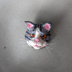 ブチギレ子猫のブローチ 5枚目の画像