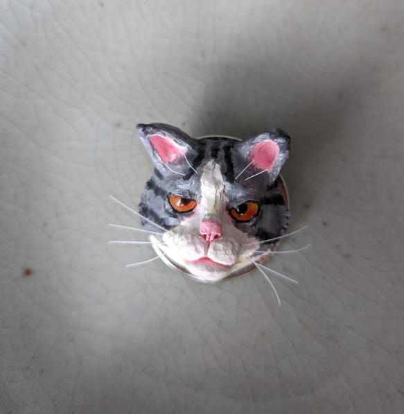 ブチギレ子猫のブローチ 5枚目の画像