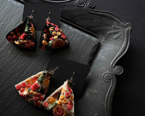 刺繍リボンピアス ブラック ピアス（フック・チェーン） kinari. 通販