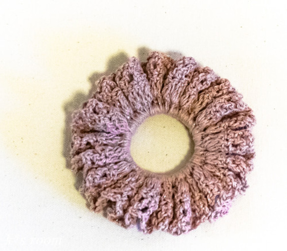 ベルギー産リネン&コットン毛糸で編んだシュシュ＊さくらピンク色（１点限り） 1枚目の画像