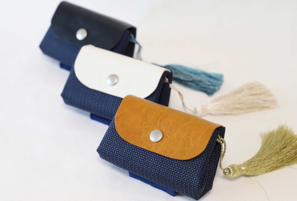 大島紬と革でつくるちいさな財布　（フラップ白1） 3枚目の画像