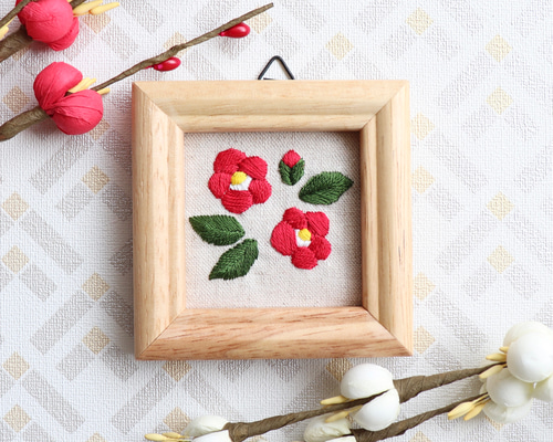 ★未使用★刺繍画　椿(?)  アンティーク　額縁付　額装 1_49ea195fb2a146c39d4e6605a5a9