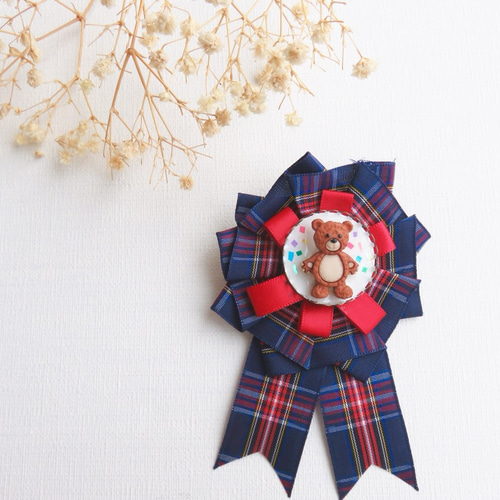 くまさんのロゼッタブローチ（青チェック) ブローチ ハナヨメ 通販