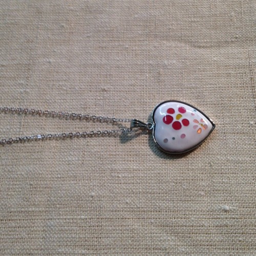 七宝焼ローズペンダント、レザー紐付き 七宝焼ローズペンダント、レザー紐付き