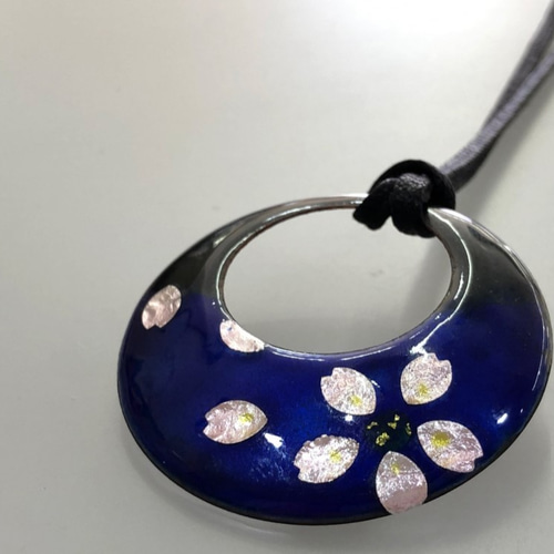 七宝焼きアクセサリー 紐付きペンダント 桜 ネックレス・ペンダント