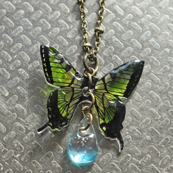 プラバン蝶のネックレス03 2枚目の画像