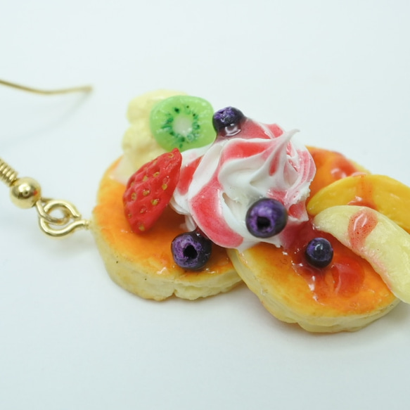 ハワイアンパンケーキのピアス いちご ピアス（フープ） haru 通販