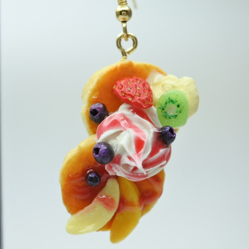 ハワイアンパンケーキのピアス いちご ピアス（フープ） haru 通販