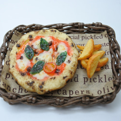 マグネット マルゲリータピザとフライドポテト 1枚目の画像