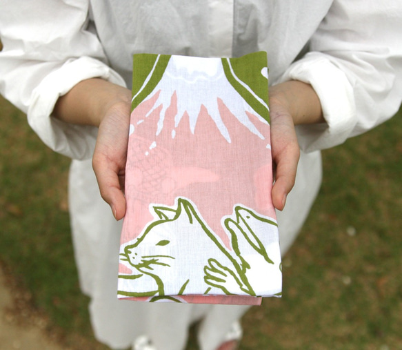 貓蛙手印毛巾（萌黃） 第4張的照片