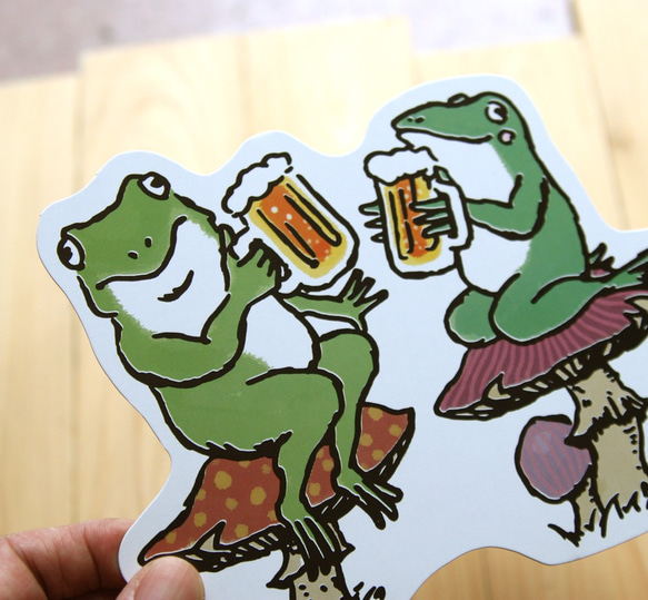 変形ポストカード（ダイカット）カエルがビールで乾杯　 4枚目の画像