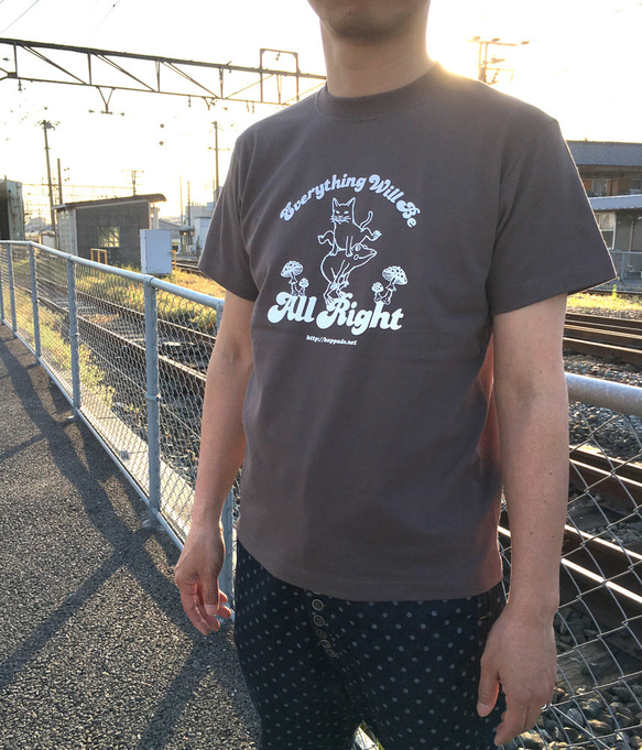 猫とカエルのTシャツ（チャコールグレー）【S】男女兼用 3枚目の画像