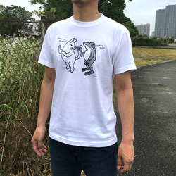 猫とカエルのTシャツ「しっぽ」（ホワイト）男女兼用【受注生産】 1枚目の画像