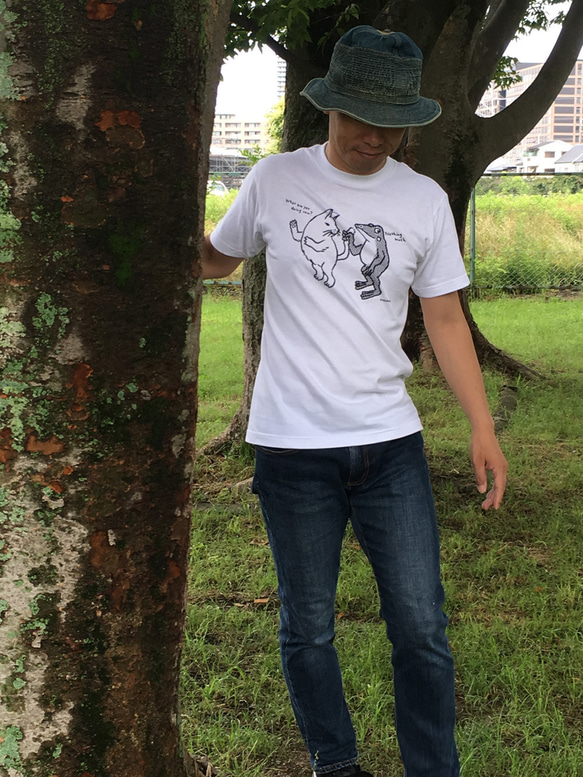 猫とカエルのTシャツ「しっぽ」（ホワイト）男女兼用【受注生産】 5枚目の画像