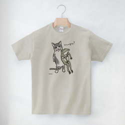 猫とカエルのTシャツ「なかよし？」（ベージュグレー）男女兼用【受注生産】 3枚目の画像