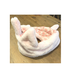 ↓値下げ　ふわふわボアで作ったネコねじりスヌード　ピンク&いちご柄の猫 3枚目の画像