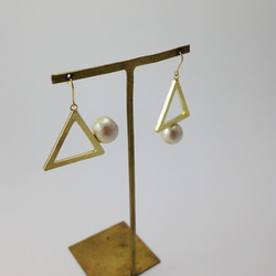 Gravity Pierced Earrings 第2張的照片