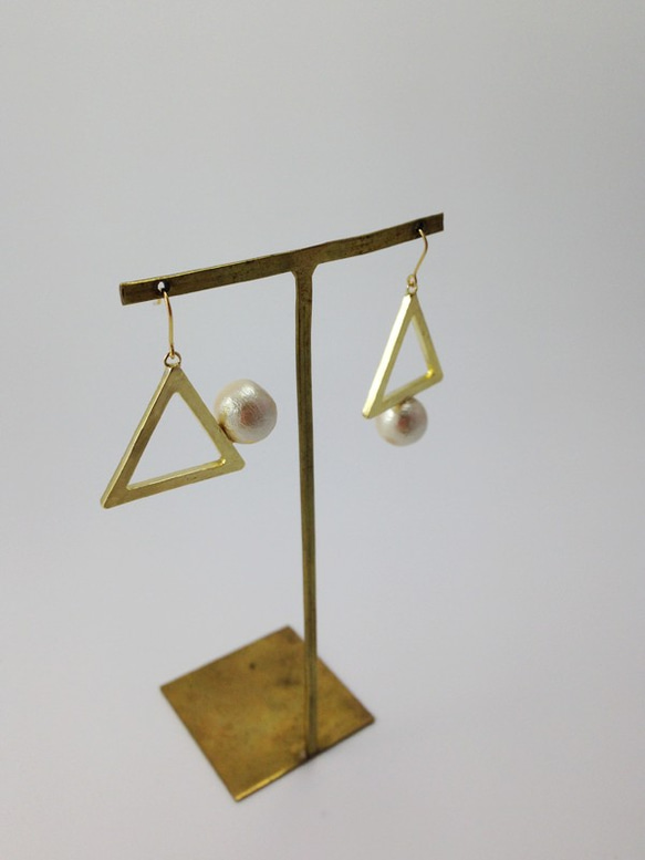 Gravity Pierced Earrings 第2張的照片