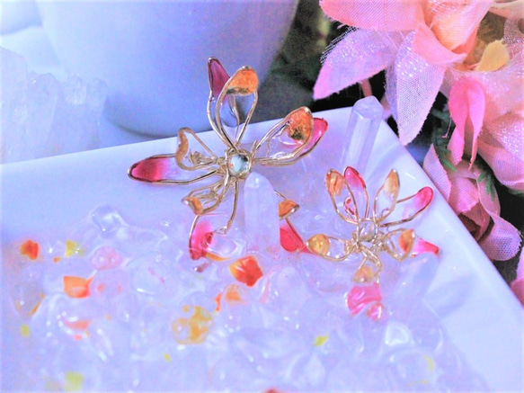 水晶さざれとお花のアクセサリートレイ（ピンクオレンジ 2枚目の画像