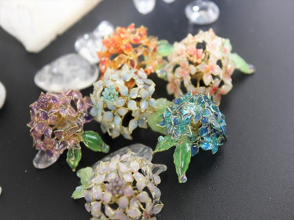 紫陽花の耳飾りＡタイプバラ売り（ピアス・イヤリング　花カラー選択有 3枚目の画像