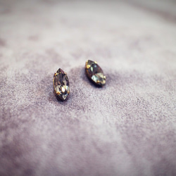 快適なカジュアルなスワロフスキークリスタルダイヤモンドマーキスダイヤモンドの爪のイヤリングの簡単な一連の単一石はグレーのピン/ク 2枚目の画像