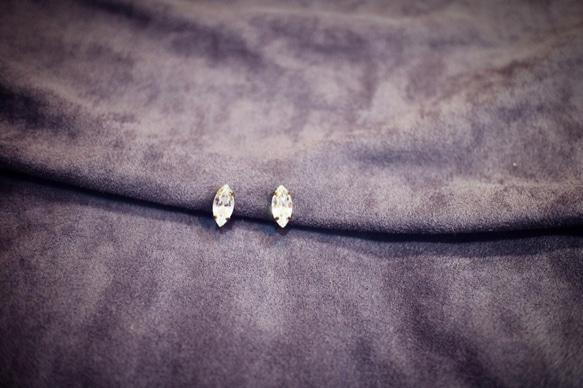 簡單系列 舒適隨興 施華洛世奇馬眼水晶鑽 爪鑽 單顆寶石耳環 經典白 針式/夾式 第2張的照片