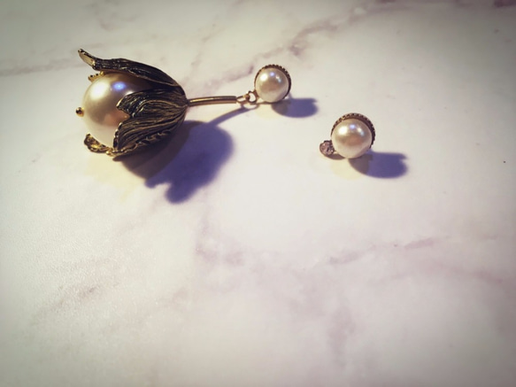 獨家造型 細緻優雅 不規則大珍珠果實耳環 針式/夾式 第2張的照片