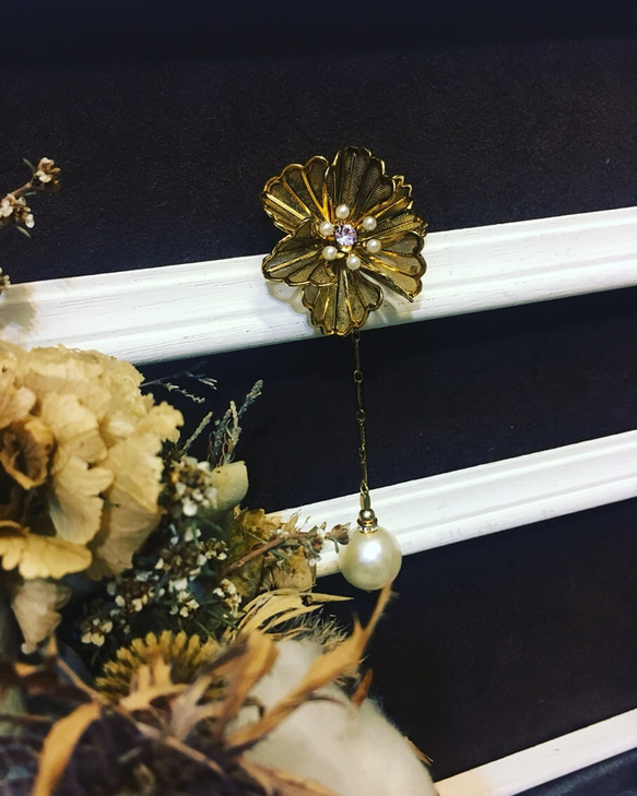 Tentez Bijoiterieアンティークの宝石店ルー空の金属メッシュの花誇張真珠のイヤリング 3枚目の画像
