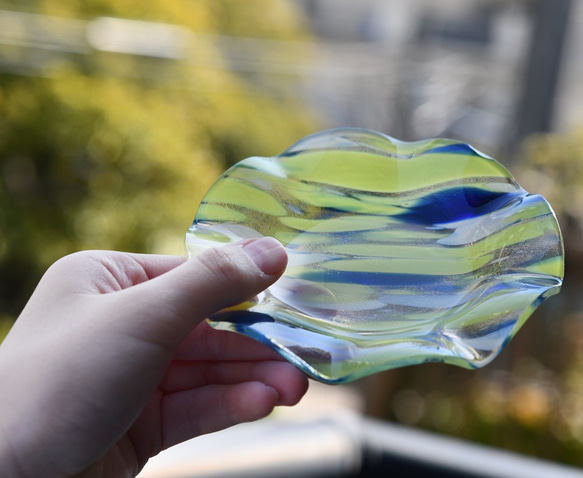 ガラスのお皿　お花な感じ 3枚目の画像