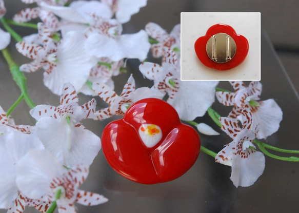 ぷっくり可愛い赤い椿　ガラスの帯留め ⑤ 2枚目の画像