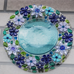 ブルー系統　可愛いお花畑のお皿 1枚目の画像