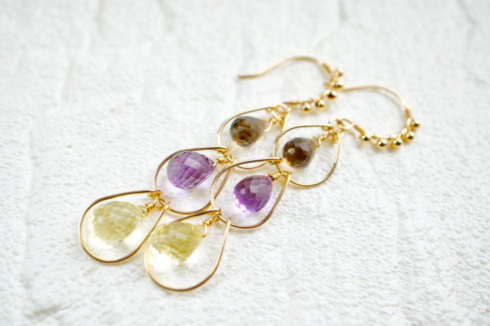 三種の天然石のピアス