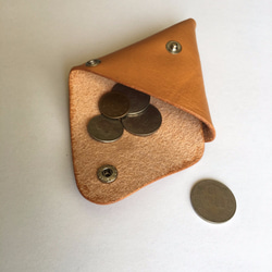 三角零錢包 可愛 植鞣 皮革 手作 手縫 小物包 耳機 真皮 手工  簡約 送禮首選 第3張的照片