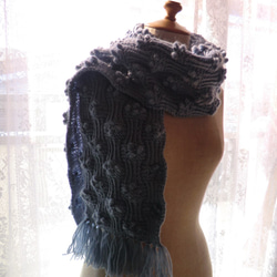 ウール　水色の玉編みのマフラー、一点物 2枚目の画像