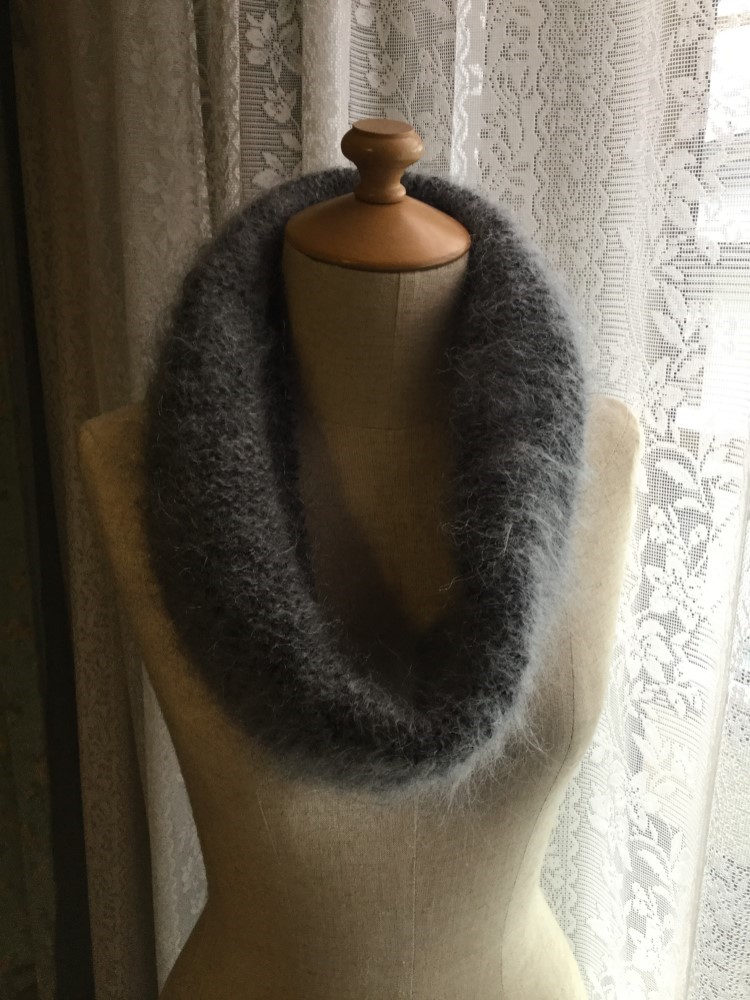 ピエールバルマン　グレーのモヘアのスヌード、一点物