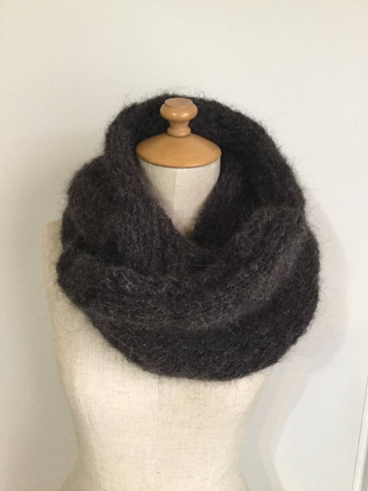 チャコールグレーのスヌード、一点物