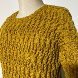 送料無料 手編みのキャメル色の編み込みセーター、一点物 3枚目の画像