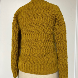 送料無料 手編みのキャメル色の編み込みセーター、一点物 5枚目の画像
