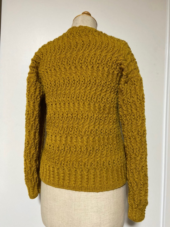 送料無料 手編みのキャメル色の編み込みセーター、一点物 5枚目の画像