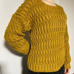 送料無料 手編みのキャメル色の編み込みセーター、一点物 6枚目の画像