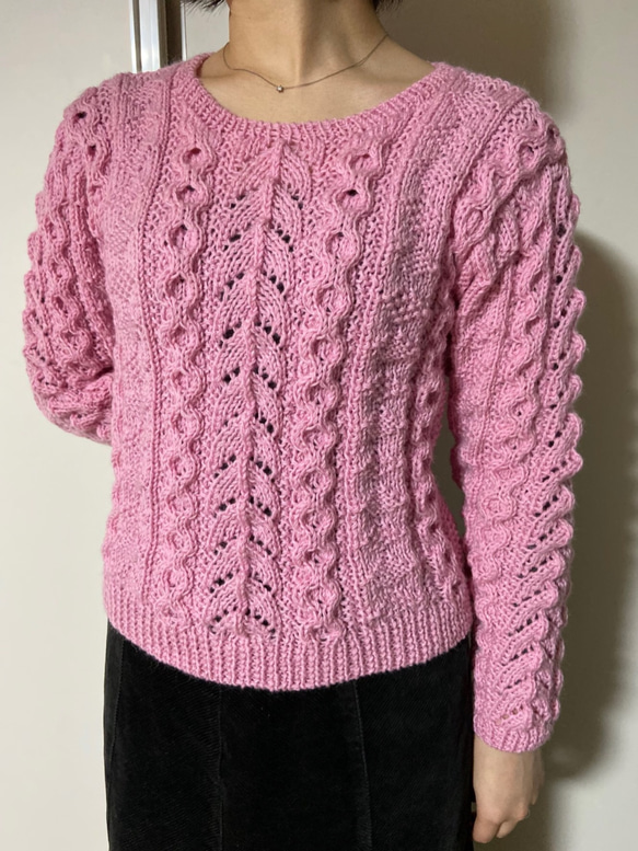 ピンクの編み込みセーター 1枚目の画像